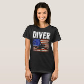 Diver US American Flag Dive Scuba Diving Tシャツ (正面フル)