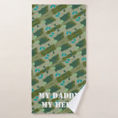 Diverse green colors background バスタオル (バスタオル)