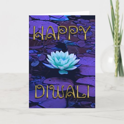 Diwaliの幸せなタイポグラフィの紫色の花のはすの花 カード (正面)