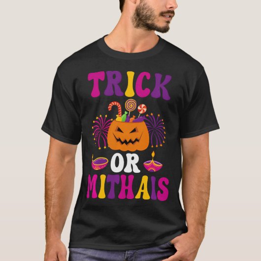 DiwaliハロウィーンパンプキンハロウィーンとDiwali費用 Tシャツ (正面)
