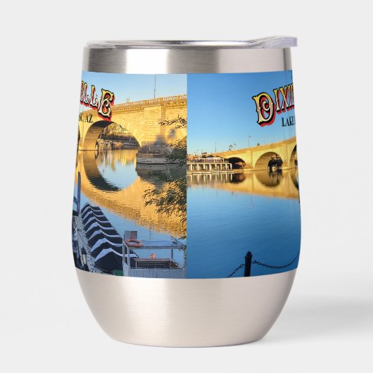 Dixie Belle by the London Bridge in Lake Havasu (左面)