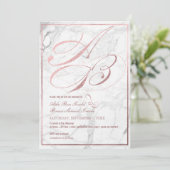 DIYカラー、イニシャル、偽のローズゴールドのファンシーなスクリプト 招待状 (スタンド正面)