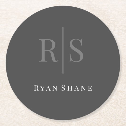 DIYグレーモノグラム&ダークグレーのホワイトネーム ラウンドペーパーコースター (正面)