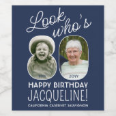 DIY カラー・誰が80歳？誕生日パーティー 2枚の写真 ワインラベル (シングルラベル)