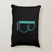 DIY 大きなイニシャル & 名前、ターコイズ/ホワイト テキスト、ブラック アクセントクッション (裏面(縦))