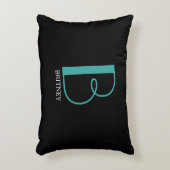 DIY 大きなイニシャル & 名前、ターコイズ/ホワイト テキスト、ブラック アクセントクッション (正面(垂直))