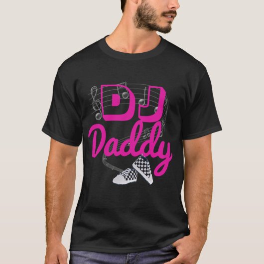 DJのお父さんそれは女の子のヒップホップのベビーシャワーのワイシャツです Tシャツ (正面)