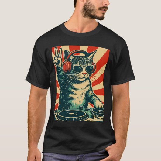 DJキャッユニークト子猫Tシャツ、トレンディーグラフィックTシャツ Tシャツ (正面)