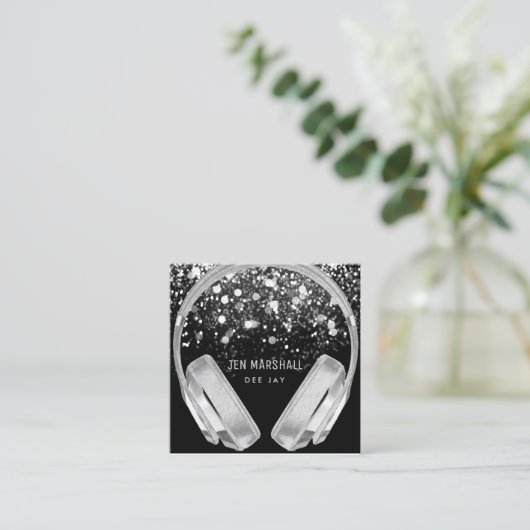 DJシルバーフェイクフォイルエフェクトヘッドフォン スクエア名刺 (スタンド正面)