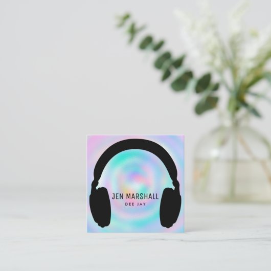 DJヘッドフォンをホログラフィフェイクック背景に表示 スクエア名刺 (スタンド正面)