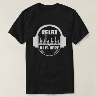 Djリラックスがいる Tシャツ