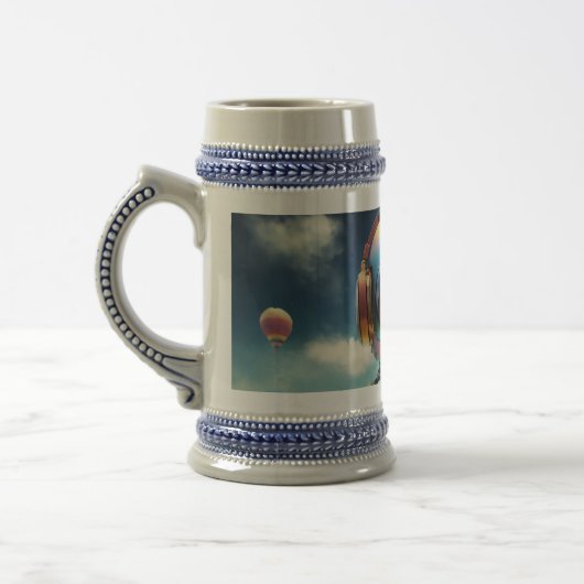 DJロボットマグ – 未来的ミキシングコンソールデザイン ビールジョッキ (左)