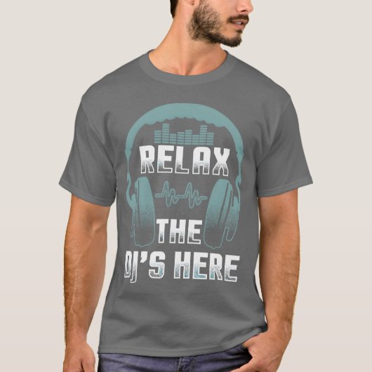 DJ リラ ここにいるDJは面白い DJ Tシャツ (正面)