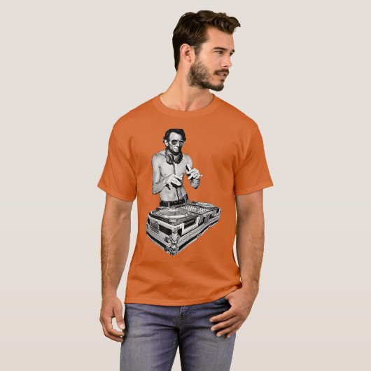 DJ Abraham Lincoln by Basement Mastermind Tシャツ (正面フル)