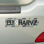 DJ RHARVZ バンパーステッカー (車上)