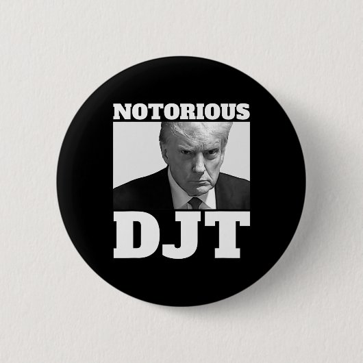 Djtトランプ大統領2024トランプ・ムグショット 缶バッジ (正面)
