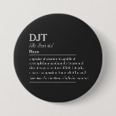 DJT代替定義 缶バッジ (正面)