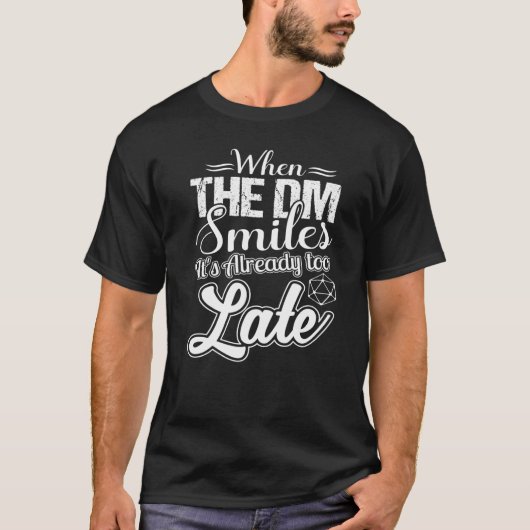 Dmおもしろいスマイルが既にLaすぎるゲーマー Tシャツ (正面)