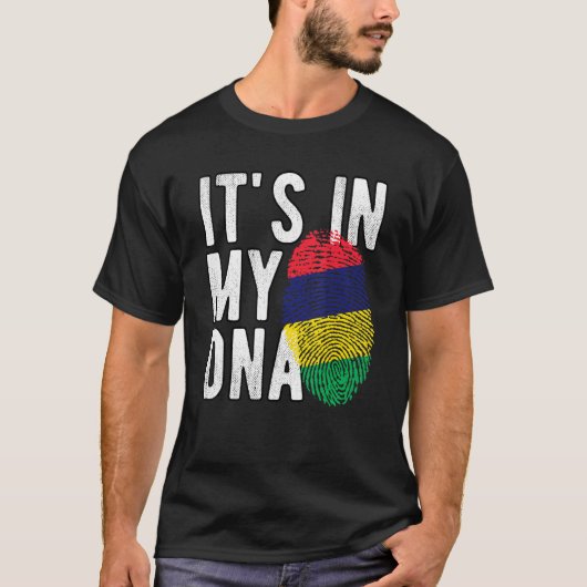 DNAに刻まれた私のマウリシャスの旗の指紋はおかしい Tシャツ (正面)