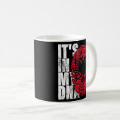 DNAアルバニアのグラフィックウーマンの男性へ中 コーヒーマグカップ (正面右)