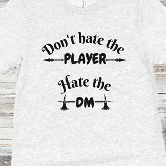 DnDシャツ – プレイヤーを憎まない、DMを憎む Tシャツ