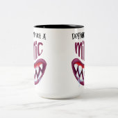 DnD Gamingの邪悪なDMのDMのGIFを真似して間違いない ツートーンマグカップ (中央)