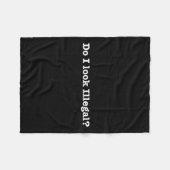 Do I Look Illegal Litical Racial Immigrant Stateme フリースブランケット (正面(横))