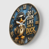 Do I Look Like I Give a Duck Funny Duck Sarcastic  ラージ壁時計 (傾斜)