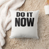 Do It Now Motivational Quote Minimal Typography In クッション (ブランケット)