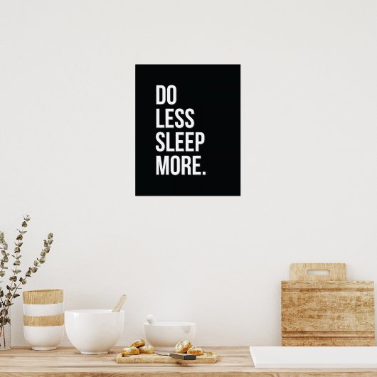 Do Less – ブラックアンチ感動的引用文ポスター ポスター (キッチン)