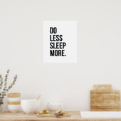Do Less – ホワイトアンチ感動的引用文ポスター ポスター (キッチン)
