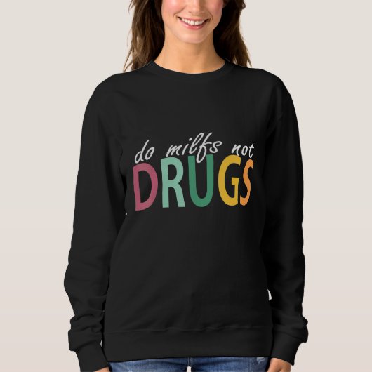 Do Milfs Not Drugs Funny スウェットシャツ (正面)