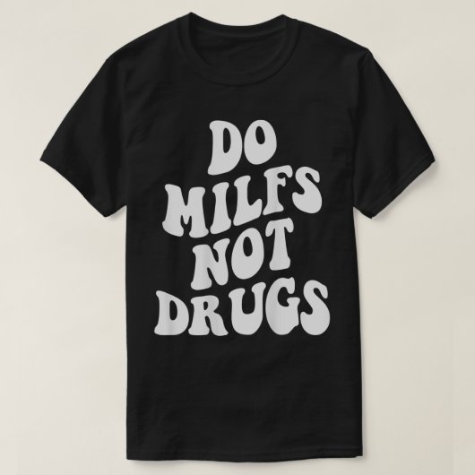 Do Milfs Not Drugs funny Mother's day  Tシャツ (デザイン正面)