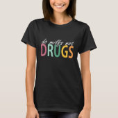 Do Milfs Not Drugs Funny Tシャツ (正面)