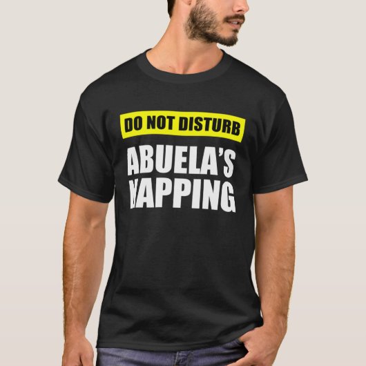Do Not Disturb Abuela s Napping Tシャツ (正面)