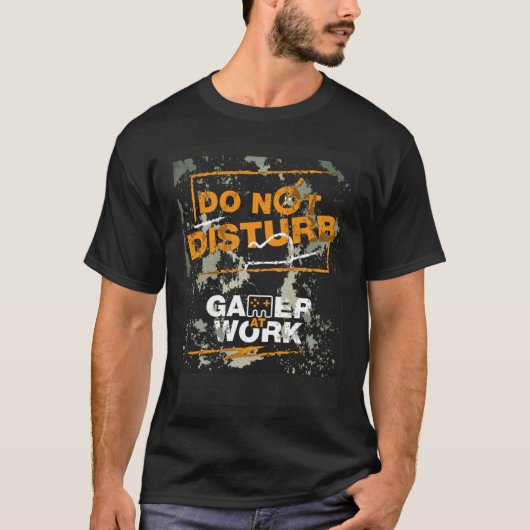 Do Not Disturb Gamer at Work 1 Tシャツ (正面)