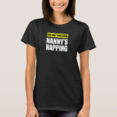 Do Not Disturb Nanny's Napping Tシャツ (正面)