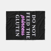 Do Not Feed The Princess Gluten  フリースブランケット (正面(横))