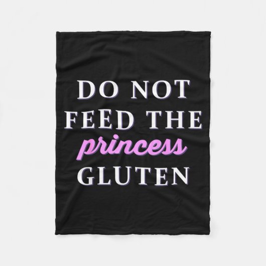 Do Not Feed The Princess Gluten  フリースブランケット (正面)
