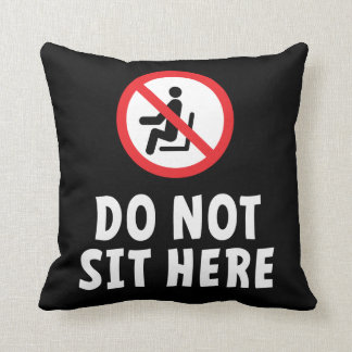 Do not sit here. Ga hier niet zitten op deze stoel クッション