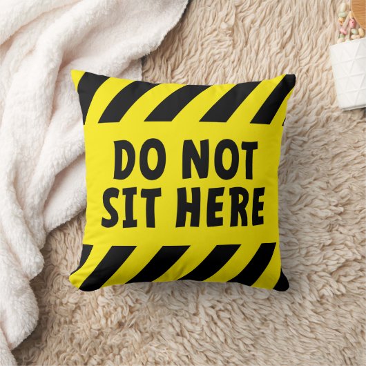 Do not sit here. Ga hier niet zitten op deze stoel クッション (ブランケット)