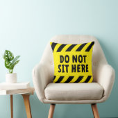 Do not sit here. Ga hier niet zitten op deze stoel クッション (椅子)