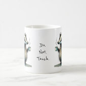 Do. Not. Touch. Whimsical Badger コーヒーマグカップ (中央)