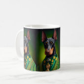 Doberman Dog in St. Patrick's Day Dress コーヒーマグカップ (正面左)
