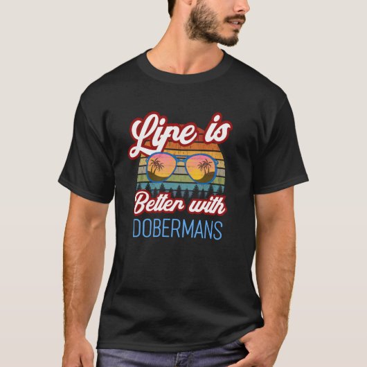 Doberman Dog Retro Sunset With Dobermans Tシャツ (正面)