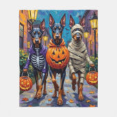Doberman Dogs Trick-or-Treating Halloween Costumes フリースブランケット (正面)