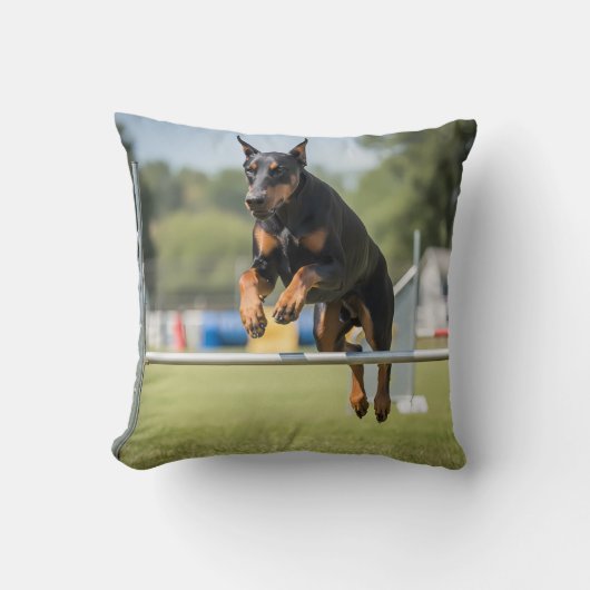 Doberman Pinscher Elegant Throw Pillow クッション (正面)