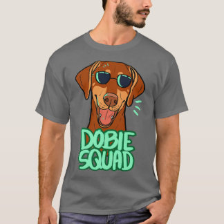 DOBIE SQUAD red  Tシャツ