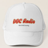 DOCラジオ – Trucker Hat キャップ (正面)