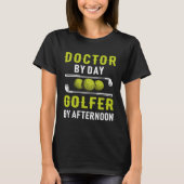 Doctor By Day Golfer By Afternoon Golf Doc Golfing Tシャツ (正面)